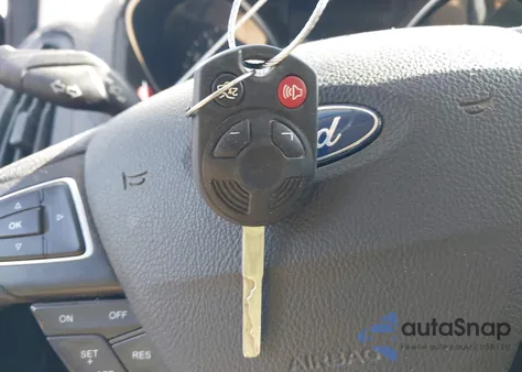 2016 Ford Focus Se z USA, uszkodzony, nr VIN 1FADP3F23GL309953